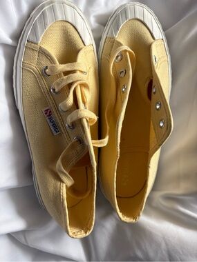 SUPERGA 2630 Sneaker in Light Yellow US WOMEN 7.5 New